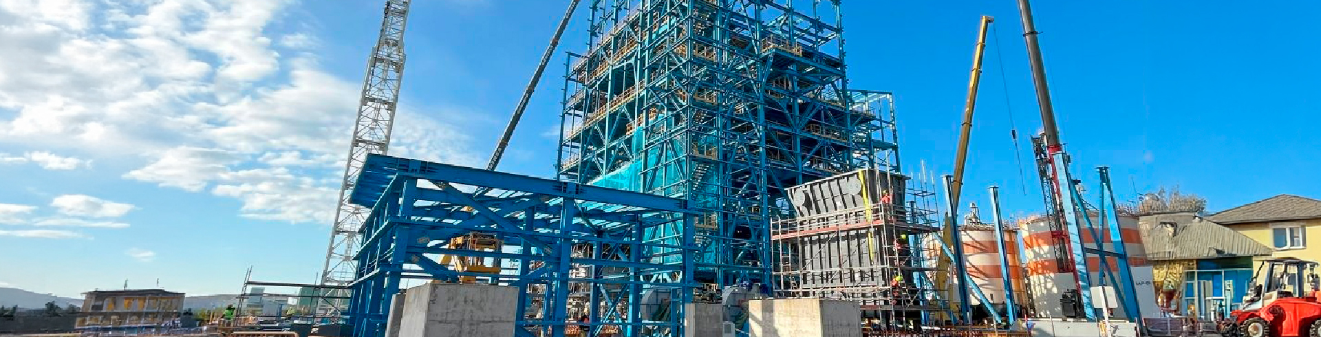 Imagen que ilustra el proceso de recuperación de metales estratégicos a partir de residuos electrónicos en una planta de economía circular